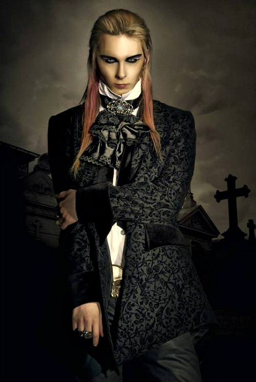 Mens Gothic Vampire Costume Idea